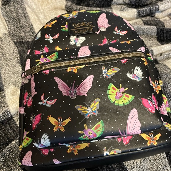 Super cute 🥰 Winged type 🦋🐝🦇Pokémon themed Pokémonxloungefly mini backpack - Picture 1 of 9